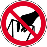 Verbotsschild Nicht in die Schüttung greifen